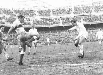 El melillense llegó procedente del Sevilla para ser suplente de Di Stéfano, marcó al Betis en su debut y fue protagonista de uno de los partidos de la historia de la Liga. Hizo una manita el día (7 de febrero de 1960) que el Madrid le endosó al Elche la mayor goleada de la Liga (11-2). En esa racha también hizo un hat-trick a la Real. Estuvo tres temporadas en el Madrid, en las que marcó 28 goles en 30 partidos.

