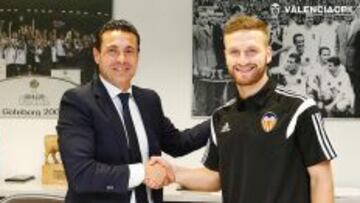 Oficial: El alemán Mustafi, nuevo jugador del Valencia