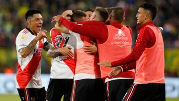 FLORENCIO VARELA, ARGENTINA - APRIL 02: Santiago Simon of River Plate celebrates with teammates after scoring his team's second goal during a match between Defensa y Justicia and River Plate as part of Copa de la Liga 2022 at Estadio Norberto Tomaghello on April 2, 2022 in Florencio Varela, Argentina. (Photo by Daniel Jayo/Getty Images)