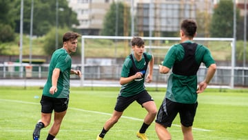El juvenil David Castro está rindiendo a gran nivel en la pretemporada del Racing de Ferrol.