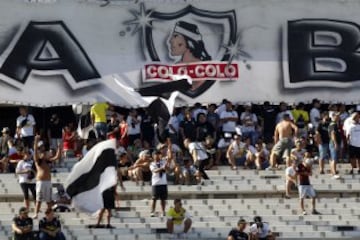 Futbol, Colo Colo vs Universidad Catolica
Quinta fecha, campeonato de Clausura 2016/17
Hinchas de Colo Colo alientan a su equipo antes del partido de primera division contra Universidad Catolica disputado en el estadio Monumental de Santiago, Chile.
04/03/2017
Christian Iglesias/Photosport

*************

Football, Colo Colo vs Universidad Catolica
Fifth date, Clousure Championship 2016/17
Colo Colo's fans cheer their team before the first division football match against Universidad Catolica at the Monuemnatl stadium in Santiago, Chile.
04/03/2017
Christian Iglesias/Photosport
