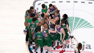 Pi?a de los jugadores del Unicaja.
