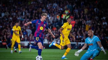 De Jong en el derbi contra el Espanyol.