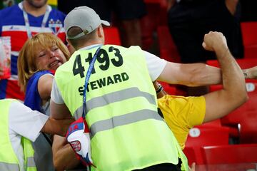 ¡Pelea en las gradas durante el Serbia-Brasil!