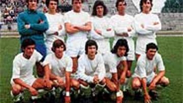 <b>LLEGÓ A JUGAR EN EL CASTILLA.</B>El entrenador del Sevilla, Joaquín Caparrós, de pie y segundo por la izquierda en la imagen,