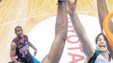 <b>PODEROSO. </b>LeBron James puso en claro su tremendo potencial.