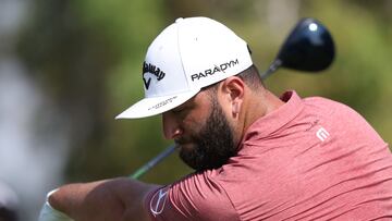 Dubai (United Arab Emirates), 19/11/2023.- Jon Rahm of Spain tees off during the final round of DP World Tour Championship European Tour Golf tournament 2023 at Jumeirah Golf Estates in Dubai, United Arab Emirates, 19 November 2023. (España, Emiratos Árabes Unidos) EFE/EPA/ALI HAIDER
