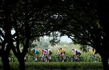 El ciclista del Sky Thomas luchando el maillot amarillo de líder.