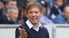 Nagelsmann da instrucciones durante un partido.