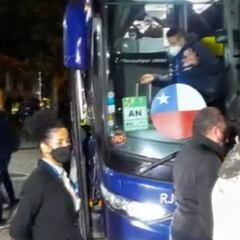 ¡Gran bienvenida! Alexis se robó las miradas en el arribo a Brasil