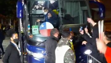 ¡Gran bienvenida! Alexis se robó las miradas en el arribo a Brasil