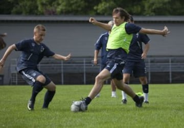 Steve Nash jugando al fútbol con el Vancouver Whitecaps FC.