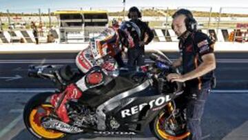 Marc Márquez, con su Honda para la temporada 2014.