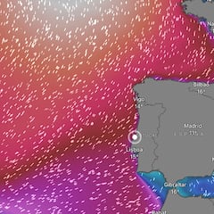 Olas de 20 metros, camino del pequeño pueblo pesquero de Nazaré