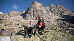 Iker y Eneko Pou posan delante de las tres v&iacute;as que han abierto en el Himalaya indio.