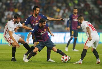 Soccer Football - Spanish Super Cup - Barcelona v Sevilla - Grand Stade de Tanger, Tangier, Morocco - August 12, 2018   Barcelona's Lionel Messi and Sergio Busquets in action with Sevilla's Ever Banega and Franco Vazquez   REUTERS/Jon Nazca