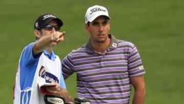 Rafa Cabrera-Bello y su caddie.