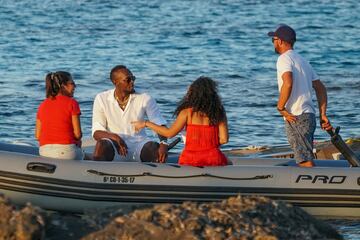 El exatleta jamaicano disfruta de unos d¨ªas de descanso en la isla ibicenca.