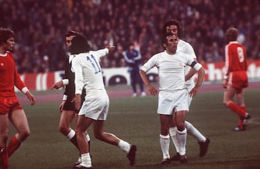 El 31 de marzo de 1976 se jugó en el Santiago Bernabéu el Real Madrid‑Bayern de Múnich, ida de las semifinales de la Copa de Europa, primer duelo europeo entre ambos clubes. Este acontecimiento conmocionó al fútbol europeo y que le costó al Madrid ser castigado con tres partidos en el destierro.

