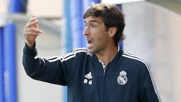 Raúl en un partido dirigiendo al Juvenil B del Real Madrid durante la temporada 2018-2019.