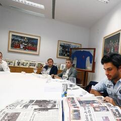 Carlos Sainz visitó la redacción de AS