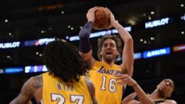 Pau Gasol mantuvo un intenso duelo con Anthony Davis.