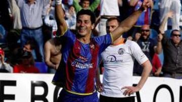<b>ANOTADOR. </b>Javi Guerra celebrando uno de los 12 goles que marcó con el Levante el año pasado.