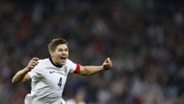 Gerrard celebra un gol con su selección.