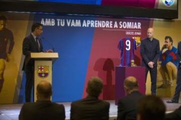Jordi Cruyff presents the club with the Ballon d'Or won by his father in 1974.
