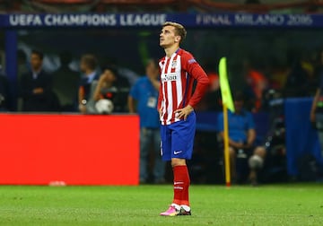 El Atlético de Madrid es uno de los equipos más populares en España y apenas hace unos años terminó con el dominio de Real Madrid y Barcelona al coronarse campeón de liga. Sin embargo, en la Champions League, los colchoneros no saben lo que es levantar 'la Orejona', pues han perdido las tres finales a las que han llegado, dos de ellas ante el odiado rival, el Real Madrid.