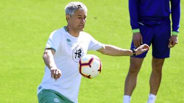 Parte del Villamarín volvió a pedir la cabeza de Setién en la derrota ante el Valencia.