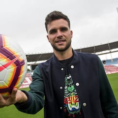 Álvaro, sancionado, se jugará el pichichi de Segunda en la última jornada