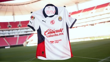 Chivas presenta su uniforme para el Apertura 2024 con nuevo patrocinador