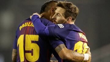 Messi, con Paulinho en Balaídos.