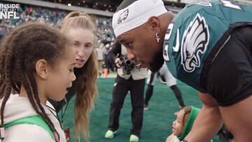Saquon Barkley’s adorable family moment: heartwarming pitch-time cuteness before the game