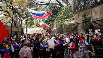Manifestantes participan en una concentración en apoyo a Irán, tras los ataques de Israel y Estados Unidos contra Irán y el asesinato del líder supremo del país, el ayatolá Alí Jamenei, en Caracas, Venezuela, el 3 de marzo de 2026.