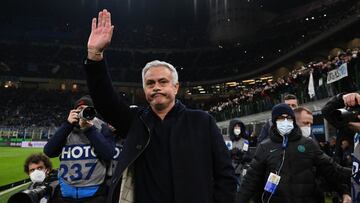 Soccer Football - Coppa Italia - Quarter-Final - Inter Milan v AS Roma - San Siro, Milan, Italy - February 8, 2022 AS Roma coach Jose Mourinho REUTERS/Alberto Lingria