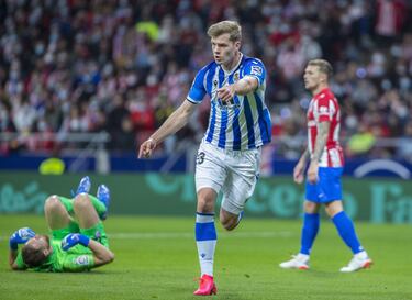 El delantero noruego llegó a la Real Sociedad en verano de 2021, cedido por el R.B. Leipzig. En sus dos años como jugador txuri-urdin anotó 24 goles en 90 partidos oficiales.