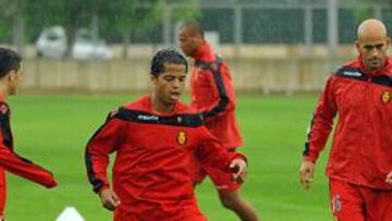 <b>PREPARADO. </b>Giovani, en un entrenamiento, está listo para debutar mañana en Sevilla.