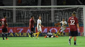 Zampedri anota el primer tanto del partido entre Talleres y Rosario Central.