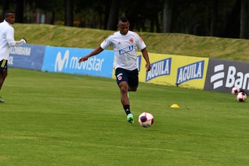 En la sede de la Federación Colombiana de Fútbol, en Bogotá, los convocados por Reinaldo Rueda para el morfociclo de la Selección Colombia tuvieron su primer día de entrenamiento. 