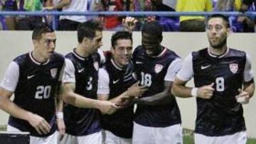 Johnson anota un doblete para salvar a EE UU