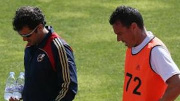 El colegiado madrileño Carlos Mejía Dávila, aquejado de lumbalgia desde la temporada pasada, fue el único que no superó las pruebas físicas realizadas hoy en las instalaciones de la Albericia en Santander por los colegiados y asistentes de Primera división.