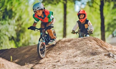 Mondraker lanza una e-MTB 'de equilibrio' para niños