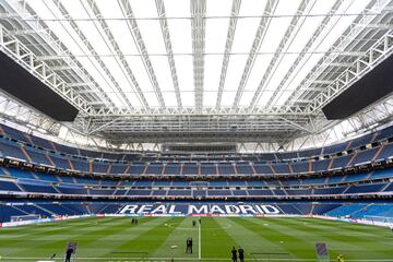 La pelota vuelve a rodar en el feudo blanco tras unas jornadas jugando fuera de casa. Los blancos reciben al Getafe con el nuevo aspecto del Bernabéu como protagonista.