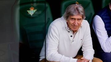 Pellegrini, en el banquillo.