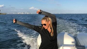 Anna Kournikova baila al ritmo de Enrique Iglesias tras dar a luz a sus gemelos.