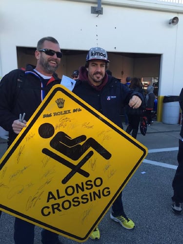 Daytona bromea con la tumbona de Alonso