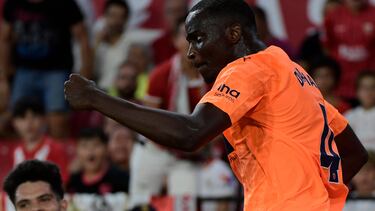 Valencia's Guinean defender #04 Mouctar Diakhaby celebrates scoring his team's first goal during the Spanish Liga football match between Sevilla FC and Valencia CF at the Ramon Sanchez Pizjuan stadium in Seville on August 11, 2023. (Photo by CRISTINA QUICLER / AFP)