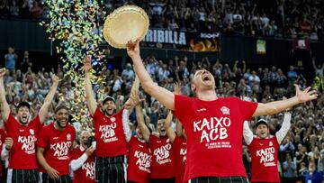 Salgado levanta la bandeja de campeón de la Final Four